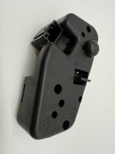 Оригинальный держатель лампы заднего фонаря BMW E46 левый 230569L / 230537L